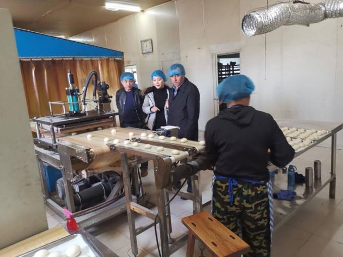 Voedselindustrie 900pcs/h 150mm de Commerciële Machine van de Graantortilla 11